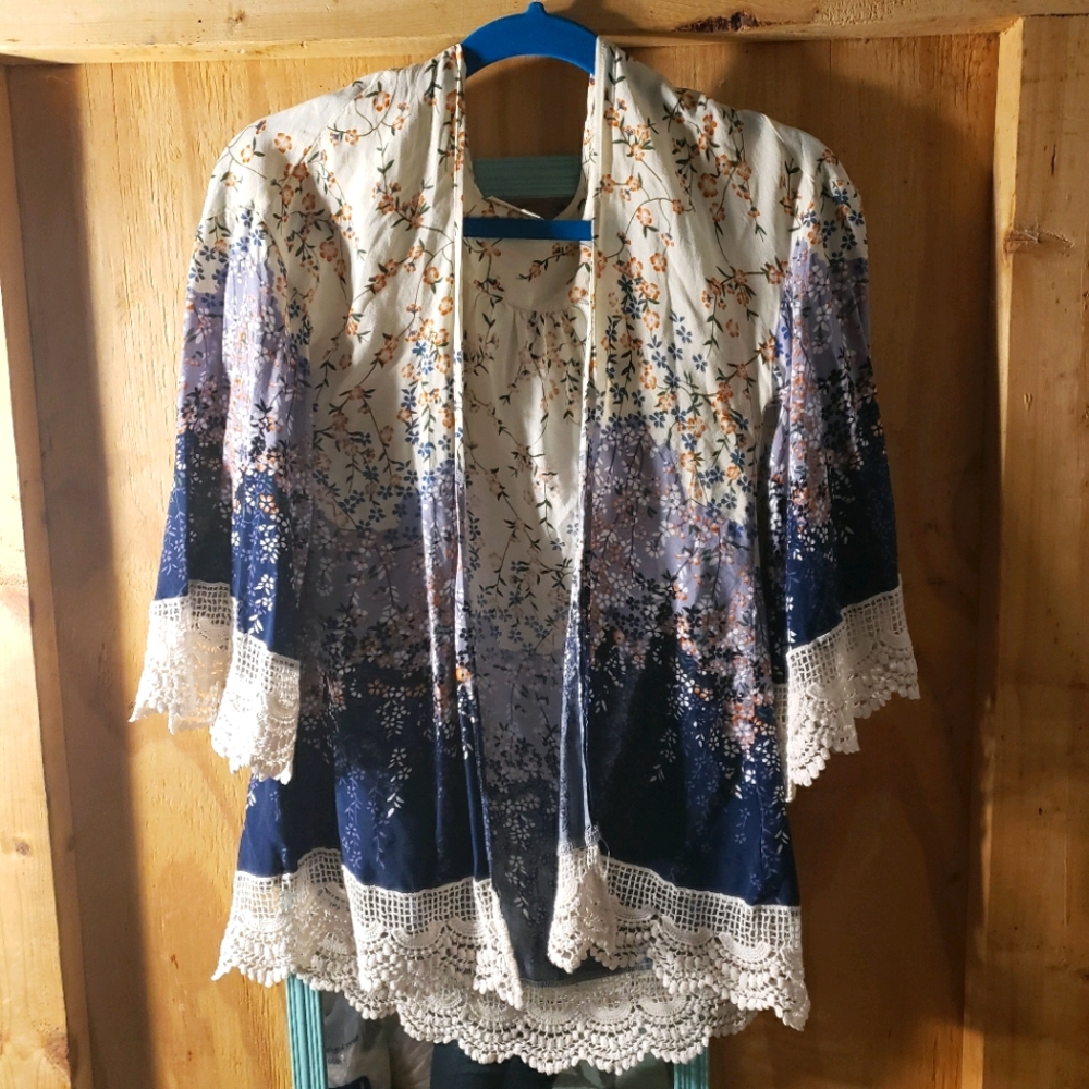 BEAUTIFUL FLORAL SUMMER COVER BLOUSE